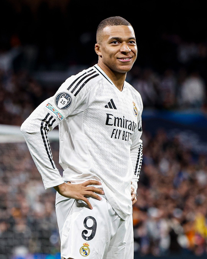 懂球妹采访：她是切尔西球迷，最喜欢阿扎尔和坎特