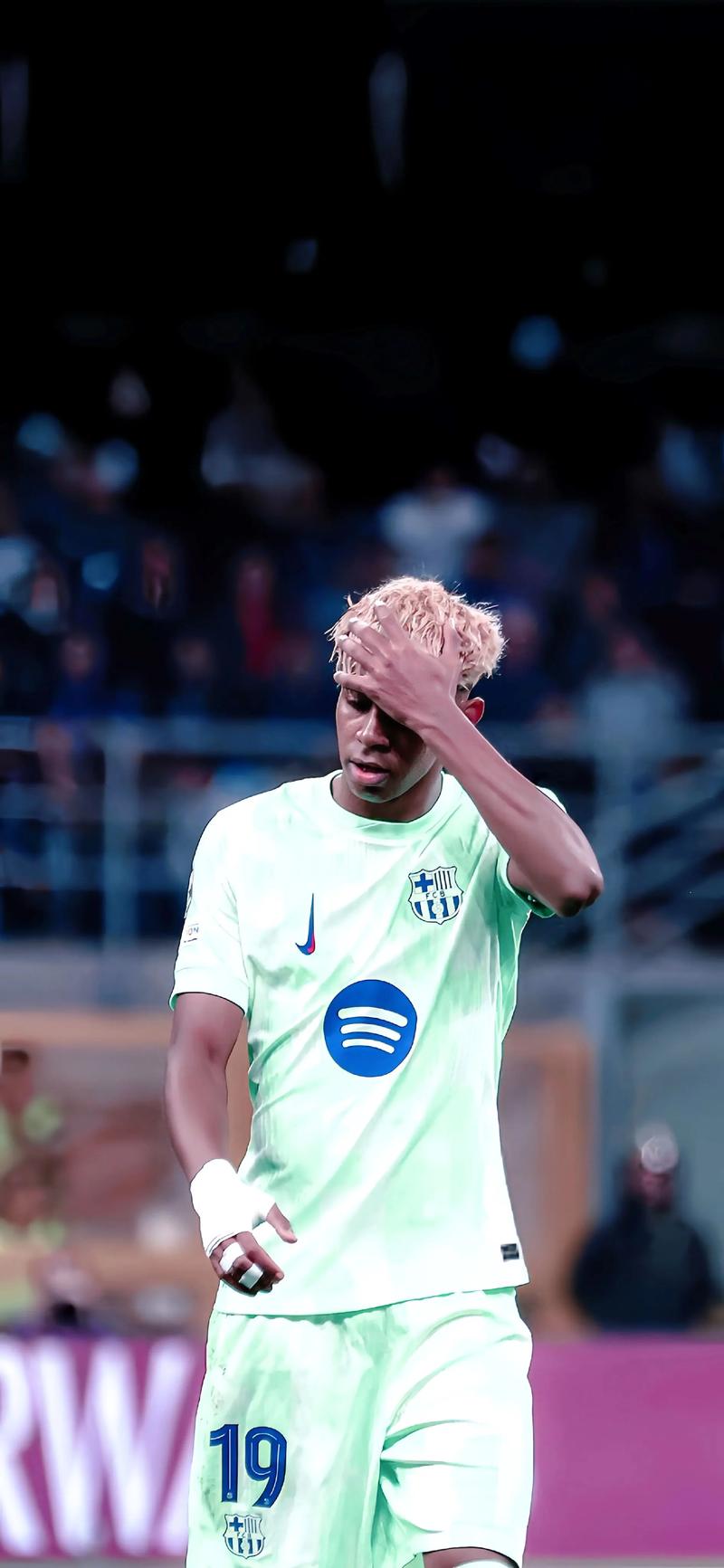 梅西的冠军总数比同期世界上任何俱乐部的冠军总数都要更多！