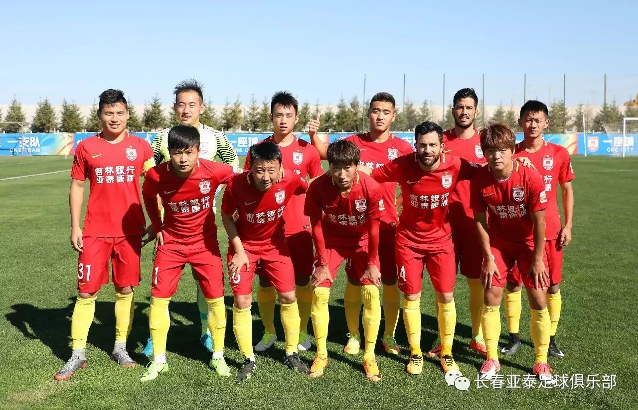 阿斯顿维拉主场2-1战胜阿森纳，延续连胜，双线作战表现亮眼。