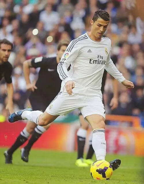 勇士球队助攻率高，全队配合默契