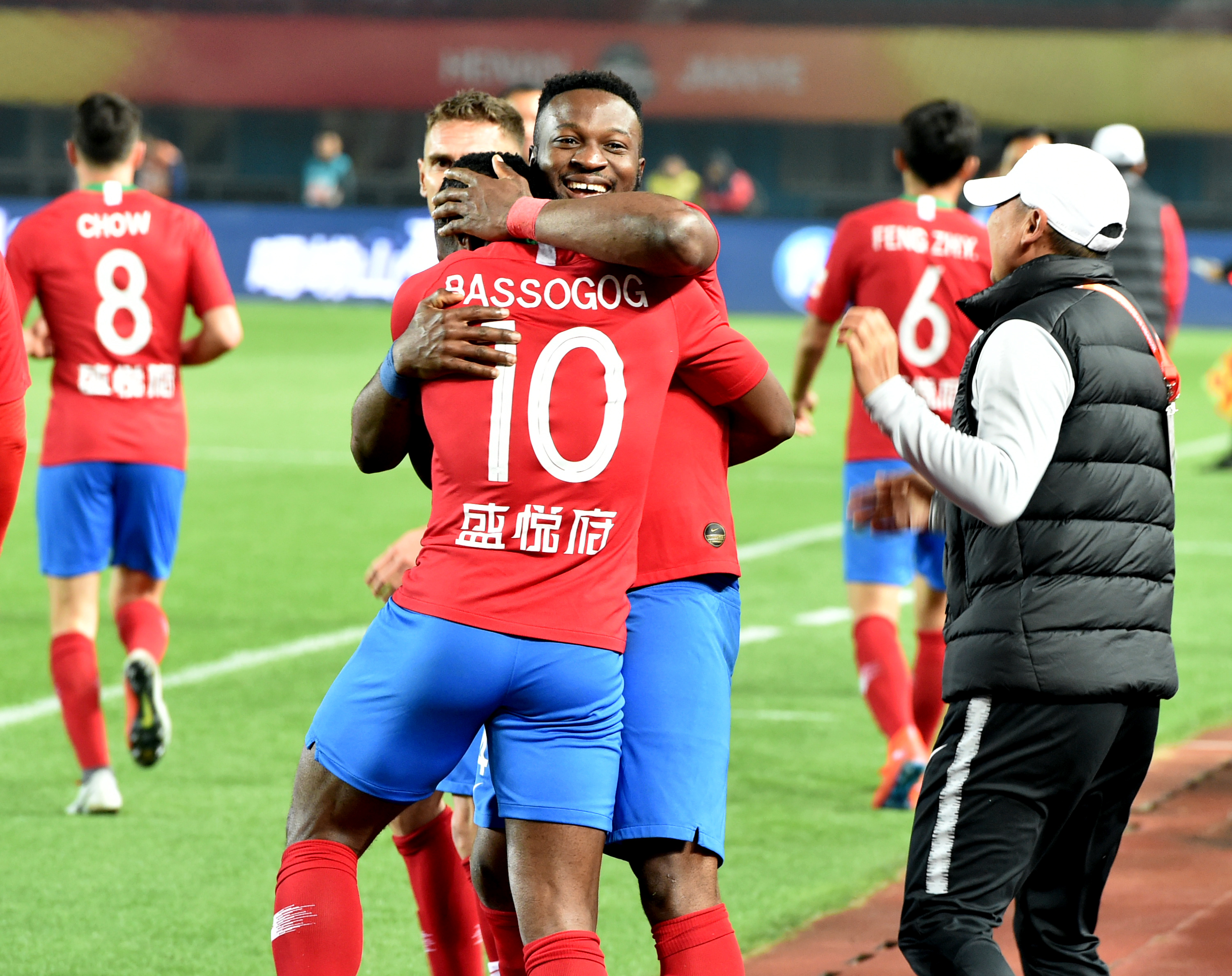 球队把对手三分线完全锁死