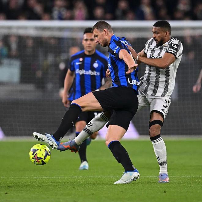 中超降级队换帅风波：洋帅黯然离场，菜鸟能否逆袭？